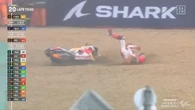 Dos caídas de Marc Márquez condenan su caótico GP de Francia: la primera sobre su hombro derecho