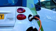 ¿Qué países importan más vehículos eléctricos e híbridos en la UE?