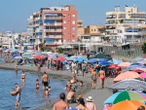 La entrada de turistas superó por primera vez los 11 millones en julio pero se confirma el enfriamiento del sector