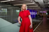 Julie Sweet, presidenta de Accenture: “Ser resiliente es clave, pero cuando muchos se paran toca tomar decisiones valientes”