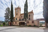 Las tres casas de la semana: masía con vestigios de un pasado milenario por 5 millones
