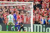 Al Athletic le falla la puntería y se tiene que conformar con el empate