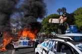 Arden Teslas, arden Waymos: porqué incendiar coches inteligentes es ya el símbolo de una época