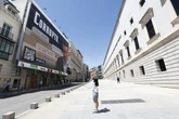 Los dueños del edificio frente al Congreso con la lona que llama “corrupto” a Sánchez piden que se descuelgue