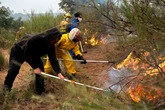 Una tarde con una cuadrilla de bomberos voluntarios: “Le dije a mi madre que no iba a un sitio peligroso”