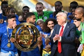 Donald Trump se queda con el trofeo original del Mundial de Clubes después de colarse en la foto de los campeones