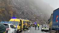 El desplome de una ladera obliga a cortar la principal carretera entre Asturias y la meseta