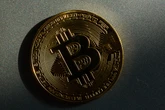 La demanda estructural se mantiene firme mientras bitcoin consolida ganancias