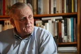 Muere Edmund White, pionero de la literatura gay y puente cultural entre Estados Unidos y Europa