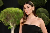 Hailey Bieber cuenta por primera vez sus traumáticas 18 horas de parto: “Esa mierda fue de locos”