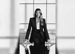 Melania Trump publica su retrato oficial como primera dama: blanco y negro, Washington de fondo y ‘look’ profesional