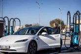 Bruselas cede ante la industria del automóvil y da más tiempo a los fabricantes para cumplir con el límite de emisiones