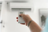 ¿Apagar el aire acondicionado cuando no se está en casa ahorra energía? Tres ingenieras hacen números
