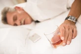 No es resaca, es apnea social: un estudio vincula los cambios en el estilo de vida del fin de semana con un nuevo trastorno del sueño