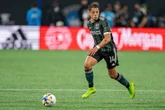 Cuidar, nutrir, obedecer: la mujer según Chicharito