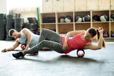 La moda del rodillo de espuma en los gimnasios y entrenamientos: ¿realmente funciona?