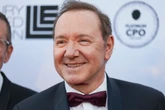 El mundo del cine deja solo a Kevin Spacey al recoger en Cannes el premio de una fundación