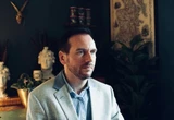 Las anécdotas del mayordomo real Grant Harrold, de admirar a los Windsor a bailar con Isabel II: “Ese es mi mejor recuerdo”