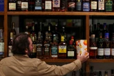 Un total de 18 sociedades médico-científicas se unen para lanzar un mensaje sobre el alcohol: no existe el “consumo responsable”