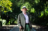 Muere el escritor y crítico literario José María Guelbenzu a los 81 años