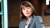 La escritora Sally Rooney desafía al Gobierno británico con su apoyo expreso a Acción Palestina