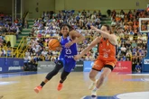 Raquel Carrera desequilibra al Perfumerías Avenida y acerca al Valencia a la final de la Liga Femenina