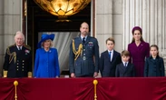 Ginebra, bastones y un Rolls-Royce de 400.000 euros: los regalos que Isabel II y Carlos III recibieron de 2021 a 2023