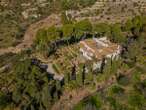 Las tres casas de la semana: cortijo con explotación agrícola en tierras granadinas por 2,7 millones de euros