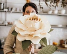 Cristina Velasco Mora, la artesana del papel que dejó una carrera como abogada por un trabajo manual y desconocido: “Gente que se dedique a esto y sobreviva hay muy poca”