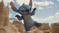 La entrevista más insólita: Stitch se sienta (o lo intenta) a charlar sobre Hawái, pizza y su pasión por la arena