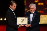 Robert De Niro recibe la Palma de Oro de Honor en la inauguración de Cannes: “Los artistas somos una amenaza para los fascistas de todo el mundo”