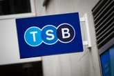El Santander ofrece 2.700 millones al Sabadell para comprar su filial británica TSB, según Reuters