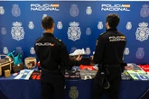 Los métodos que llenan los bolsillos de las redes criminales: enlaces secretos y códigos para comprar zapatillas falsificadas