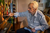Adiós a José Luis Galicia: Picasso se reúne con su amigo español