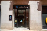 Caixabank gana más que nunca pese a la bajada de tipos: su beneficio fue de 2.951 millones hasta junio
