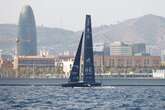 La falta de viento en la playa de Barcelona sacude a los favoritos en la Copa del América