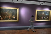 Los Uffizi limitarán el uso de móviles para memes y selfis después de que un turista rompiera un cuadro al hacerse una foto
