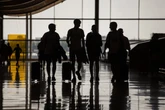 Los aeropuertos españoles recibieron a 63,7 millones de pasajeros internacionales hasta julio, un 6% más que en 2024