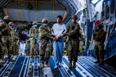 Un juez de EE UU ordena mantener la custodia de un grupo de inmigrantes deportados a Sudán del Sur tras su aterrizaje
