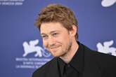 Joe Alwyn, el actor que huía de la fama durante su relación con Taylor Swift y ahora busca los focos