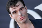 Corey Mylchreest, el actor que nunca quiso ser famoso y ahora protagoniza uno de los éxitos del verano de Netflix