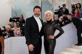 Deborra-Lee Furnes pide el divorcio a Hugh Jackman dos años después de separarse: “Mi corazón está con los que han atravesado el traumático viaje de la traición”