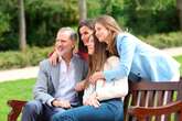 Las nuevas fotos oficiales de los Reyes y sus hijas: Felipe VI y Letizia celebran su 20º aniversario de boda con retratos familiares