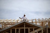 EE UU revisa una décima al alza el PIB del segundo trimestre hasta el 0,8%