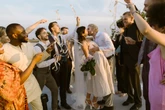 Más allá del “sí, quiero”: por qué las bodas actuales parecen parques temáticos de emociones y distracciones