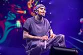 Chris Brown demanda a Warner Bros. por 500 millones de dólares por tacharle de abusador en un documemtal