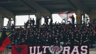 Temor en Vallecas por los Ballistet en un campo sin separación con la grada visitante