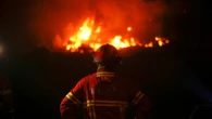 Más de 1.500 bomberos combaten cinco grandes incendios en Portugal