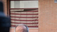 Ana Isabel, vecina de Barajas, sobre los okupas: "Tienen orden de estar en la puerta de entrada, pero han hecho un agujero que no controlan"