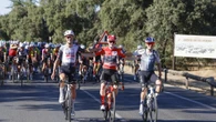 Vingegaard, ganador de una Vuelta que no pudo terminar la etapa por las protestas